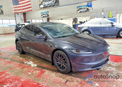 2024 Tesla Model 3 z USA, uszkodzony, nr VIN 5YJ3E1EBXRF835097
